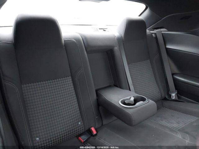 Dodge Challenger Sxt Image 3