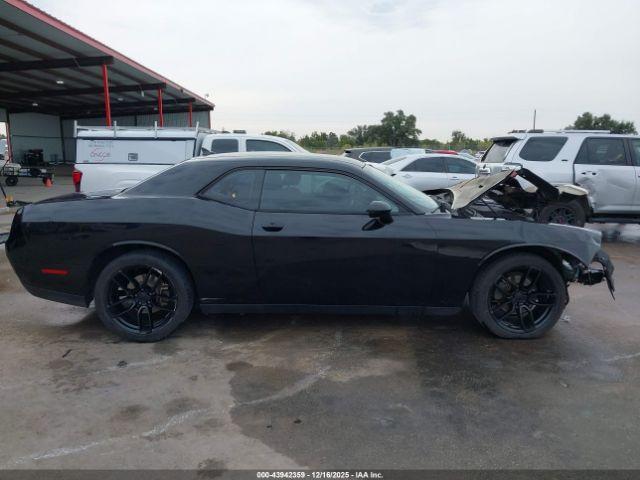 Dodge Challenger Sxt Image 13