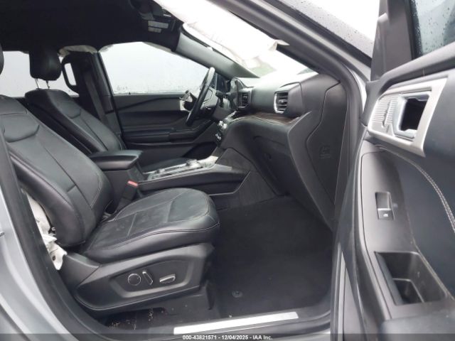 Ford Explorer Limited Image 16