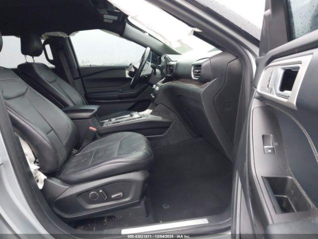 Ford Explorer Limited Image 16