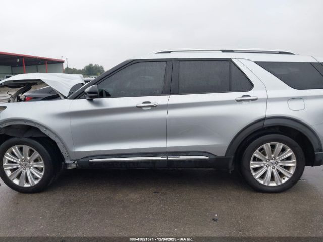 Ford Explorer Limited Image 3