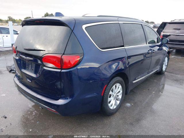 Chrysler Pacifica Touring L Plus Image 2