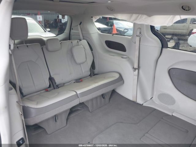 Chrysler Pacifica Touring L Plus Image 15