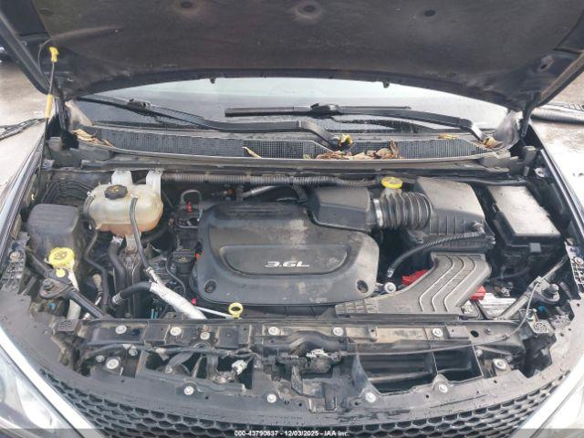 Chrysler Pacifica Touring L Plus Image 5