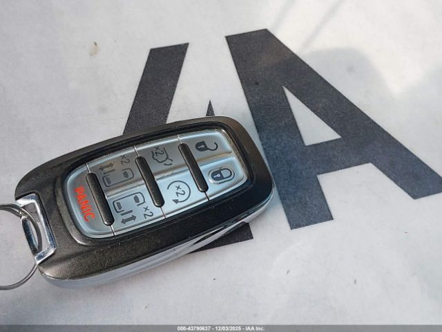 Chrysler Pacifica Touring L Plus Image 7