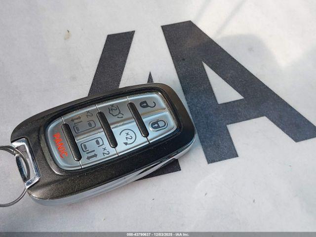 Chrysler Pacifica Touring L Plus Image 7