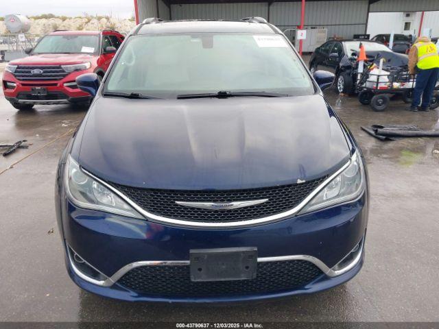 Chrysler Pacifica Touring L Plus Image 13