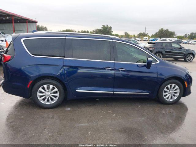 Chrysler Pacifica Touring L Plus Image 9