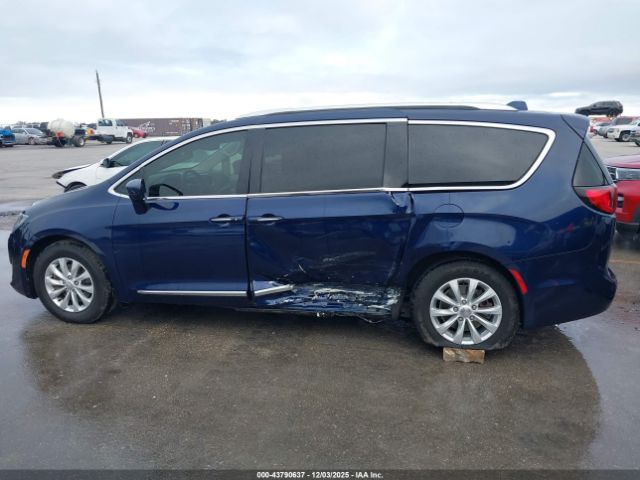 Chrysler Pacifica Touring L Plus Image 8