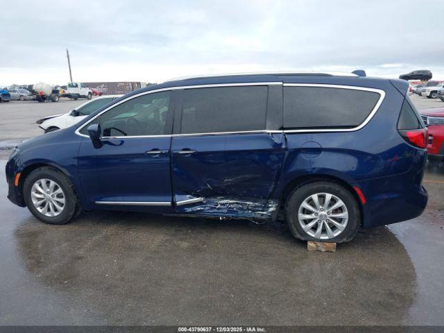 Chrysler Pacifica Touring L Plus Image 8