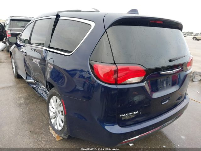 Chrysler Pacifica Touring L Plus Image 14