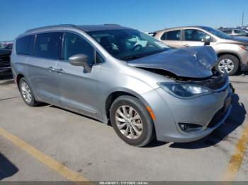  Salvage Chrysler Pacifica
