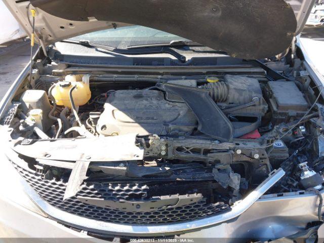 Chrysler Pacifica Touring L Image 13