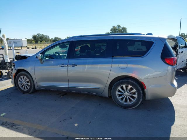 Chrysler Pacifica Touring L Image 16