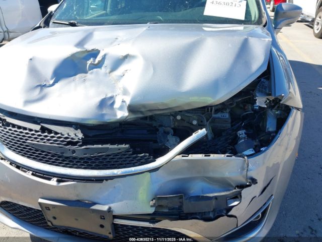 Chrysler Pacifica Touring L Image 18