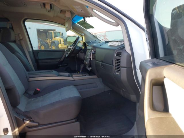 Nissan Titan Se Image 3