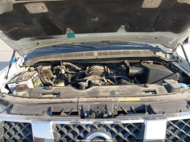 Nissan Titan Se Image 9