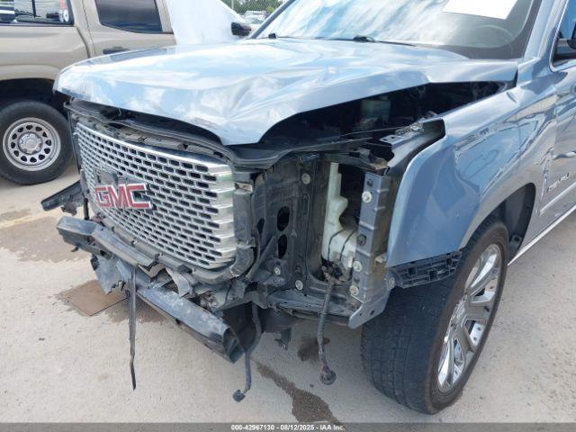 GMC Yukon Denali Image 3