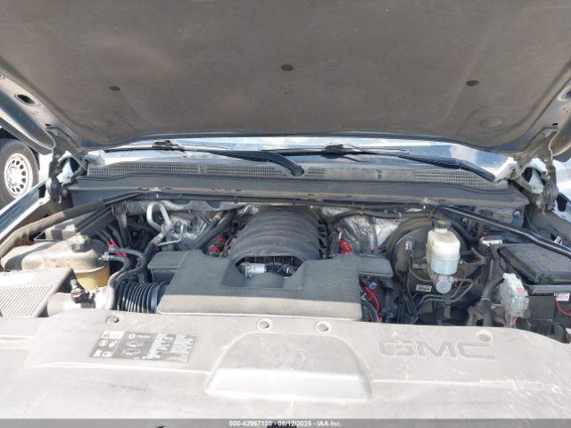 GMC Yukon Denali Image 8