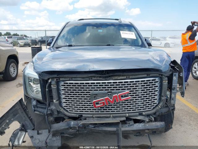 GMC Yukon Denali Image 16