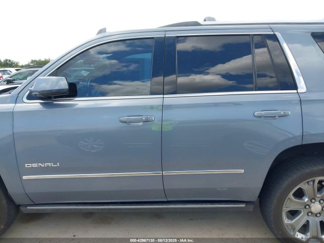 GMC Yukon Denali Image 12