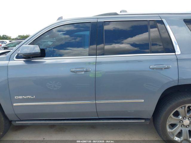 GMC Yukon Denali Image 12