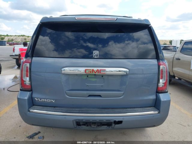 GMC Yukon Denali Image 15