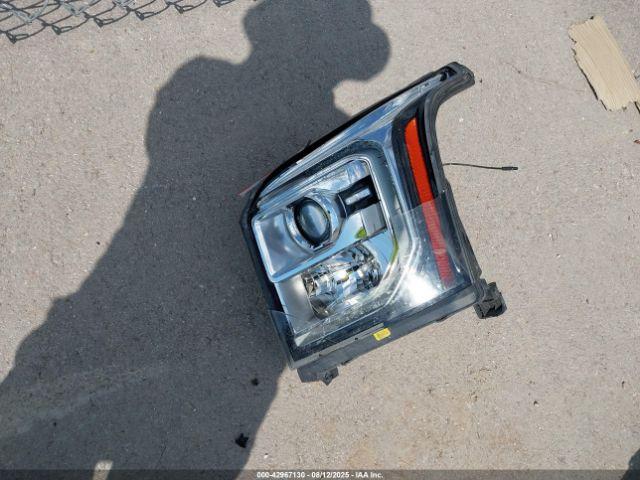 GMC Yukon Denali Image 17