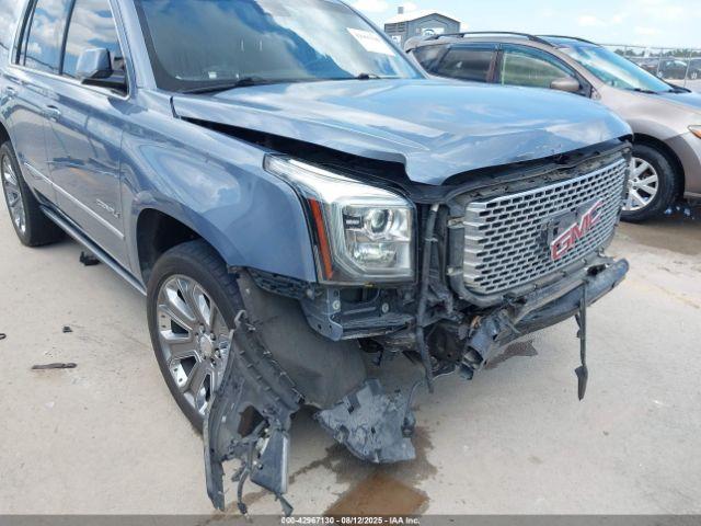 GMC Yukon Denali Image 18