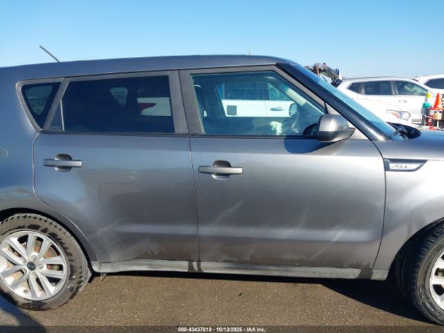 Kia Soul + Image 13