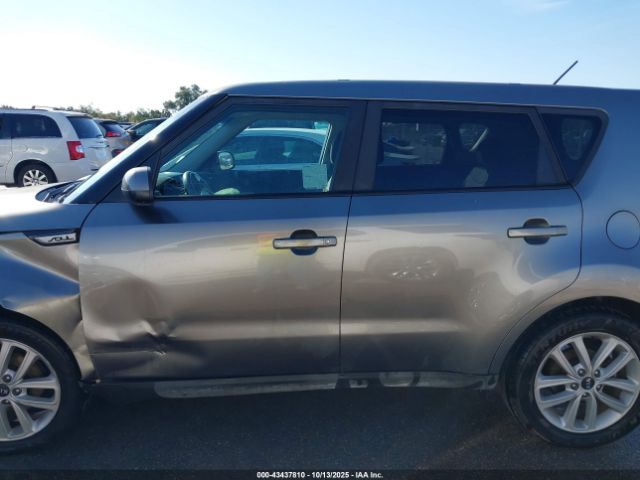 Kia Soul + Image 10