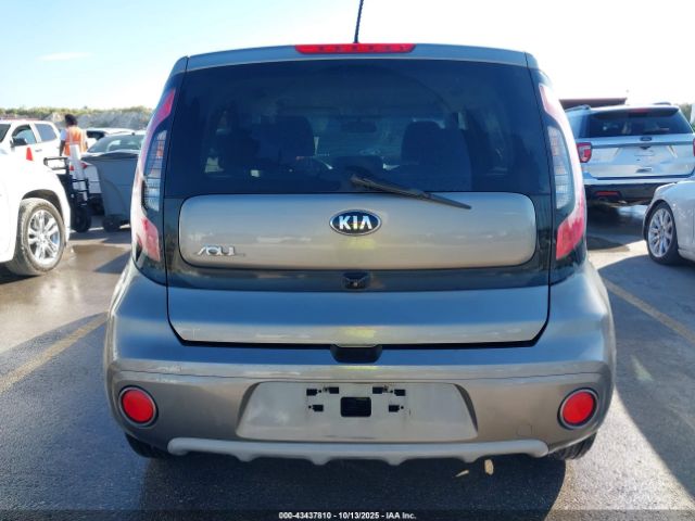 Kia Soul + Image 8