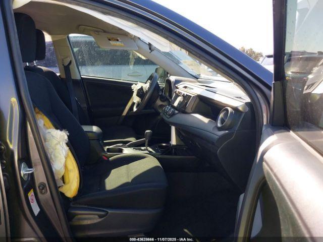 Toyota RAV4 Le Image 11