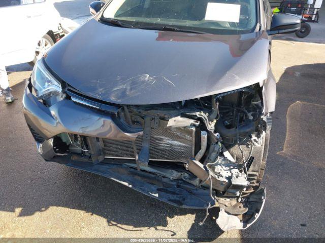 Toyota RAV4 Le Image 13