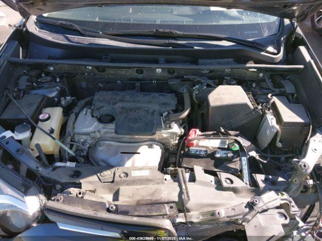 Toyota RAV4 Le Image 8