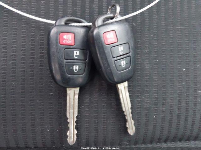 Toyota RAV4 Le Image 15