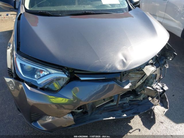 Toyota RAV4 Le Image 2