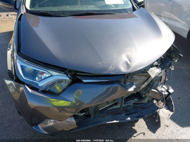 Toyota RAV4 Le Image 2