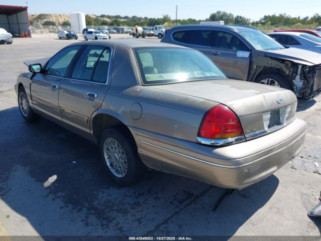 Ford Crown Victoria Standard Image 8