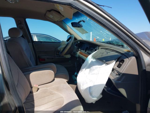 Ford Crown Victoria Standard Image 13