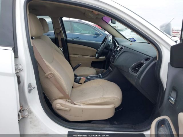 Chrysler 200 Lx Image 11