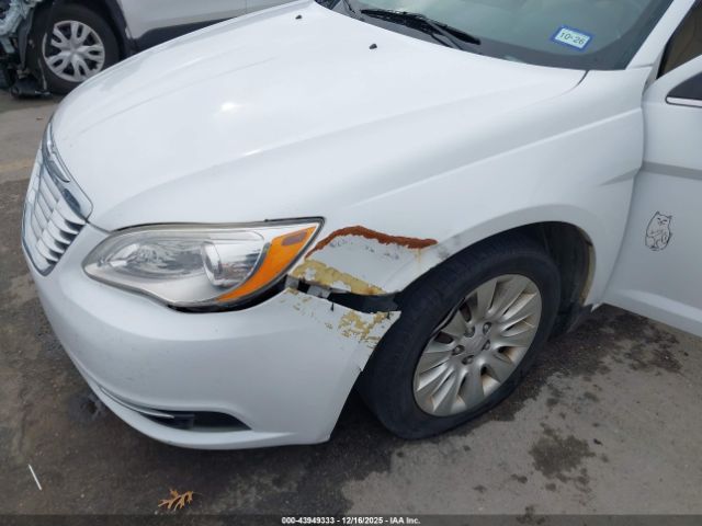 Chrysler 200 Lx Image 12