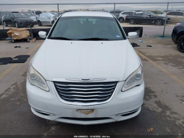 Chrysler 200 Lx Image 14