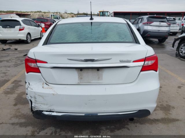 Chrysler 200 Lx Image 13