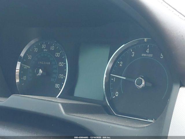 Jaguar XF Portfolio Image 15