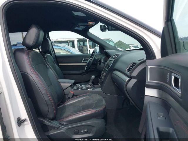 Ford Explorer Xlt Image 8