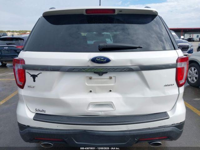 Ford Explorer Xlt Image 10