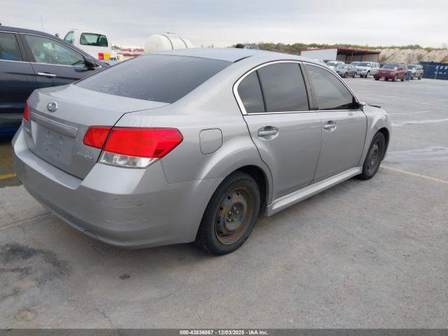 Subaru Legacy 2.5i Image 2