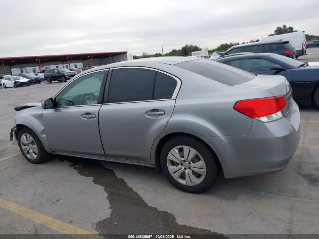 Subaru Legacy 2.5i Image 8