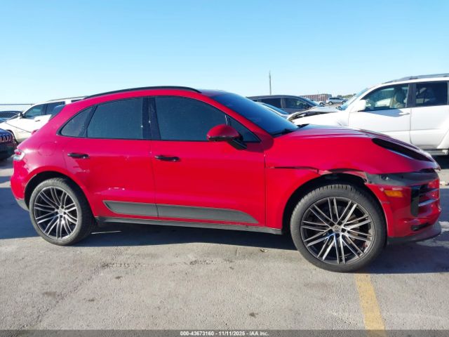 Porsche Macan S Image 10